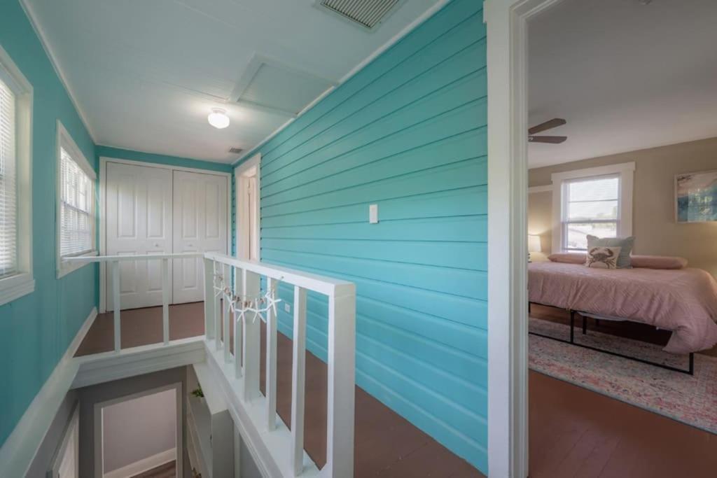 Serene Beachy Bungalow With Large Screened Porch! Тампа Екстериор снимка