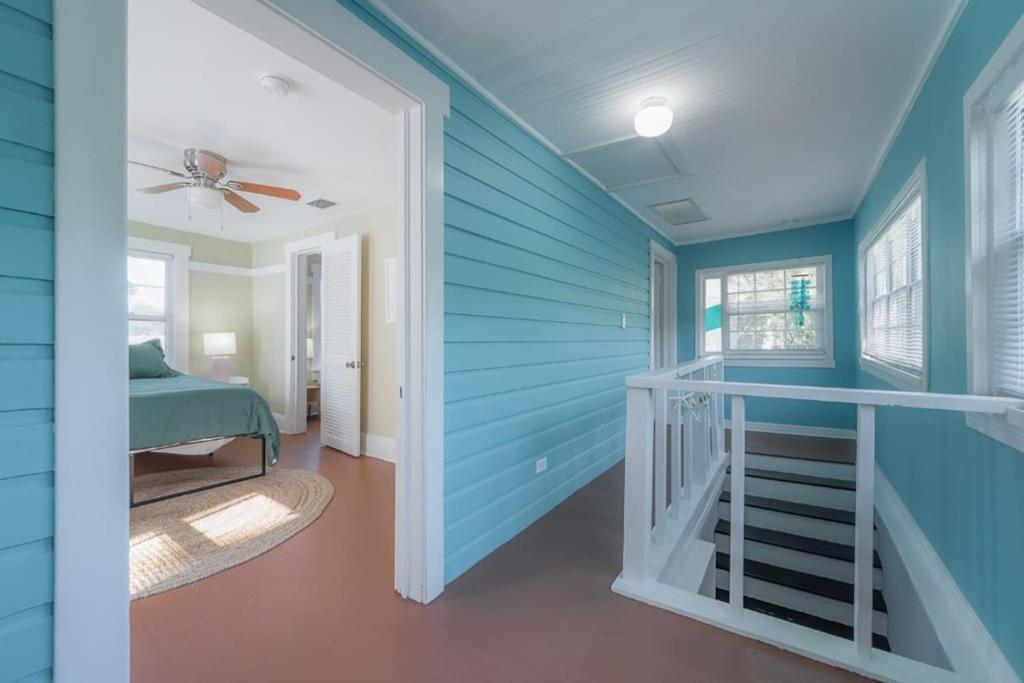 Serene Beachy Bungalow With Large Screened Porch! Тампа Екстериор снимка